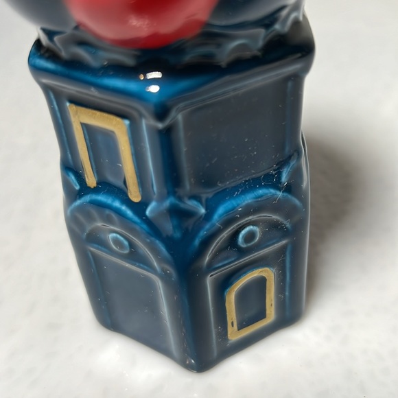 Ceramic and Hand Painted Figurine Gold Trim - Picture 5 of 6